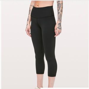 Lululemon size 6 wunder under crop